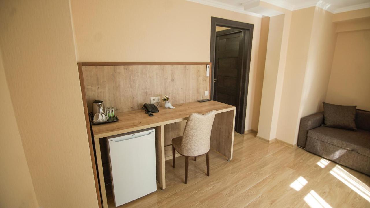Hotel Juralius Тбилиси Экстерьер фото
